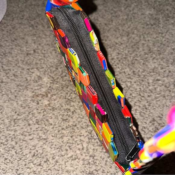 Colorful Handmade Woven Women Bag Made of Recycled Plastic - Picture 10 of 16